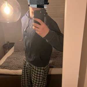 Blå hoodie/ pier one - Bra skick 