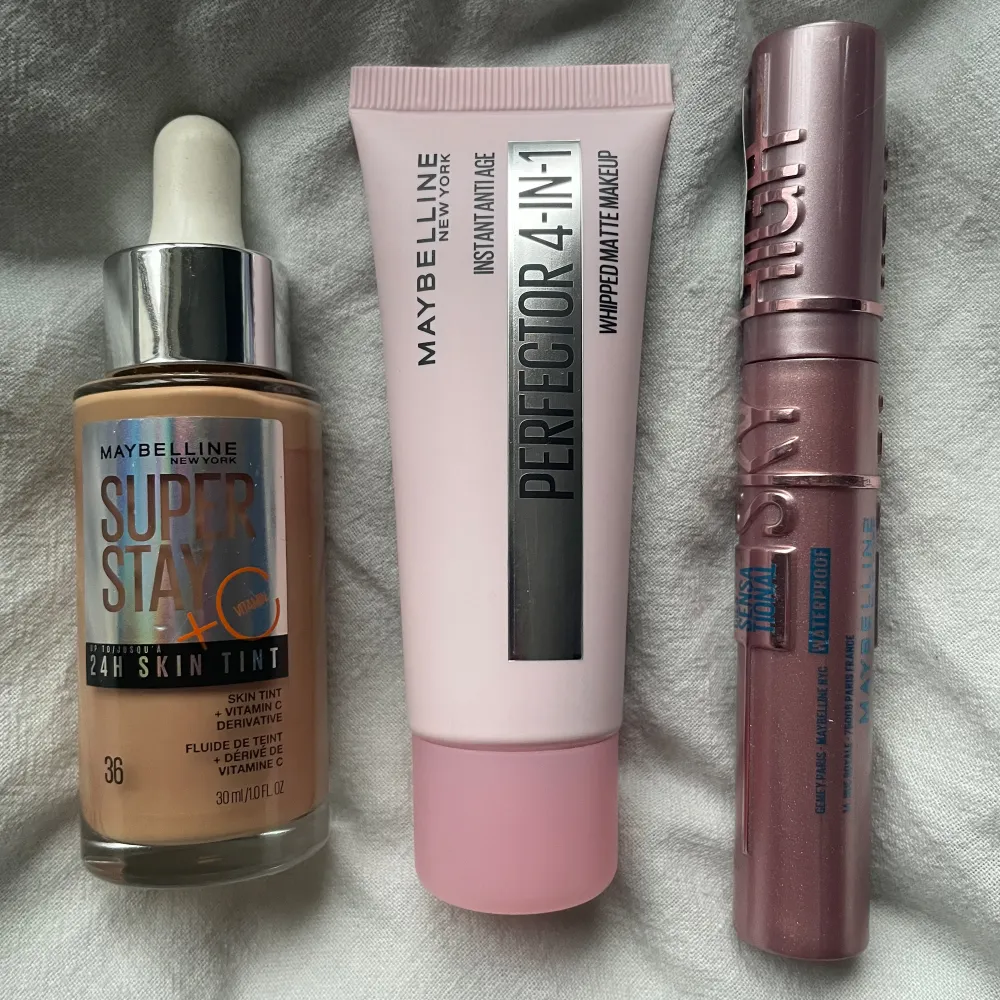 Tre Maybelline prdukter som inte har kommit till användning.   -Sky high mascara vattenfast -Superstay 24h skin tint (färg 36) -Perfector 4-in-1 (färg 02 medium)  Allt är helt nytt och ej öppnat!. Skönhet.