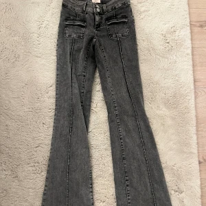 Nelly Jeans🤍 - Jätte fina gråa jeans från Nelly ,fint skick och knappt använda 🤍 skriv privat för bilder på eller vid frågor etc