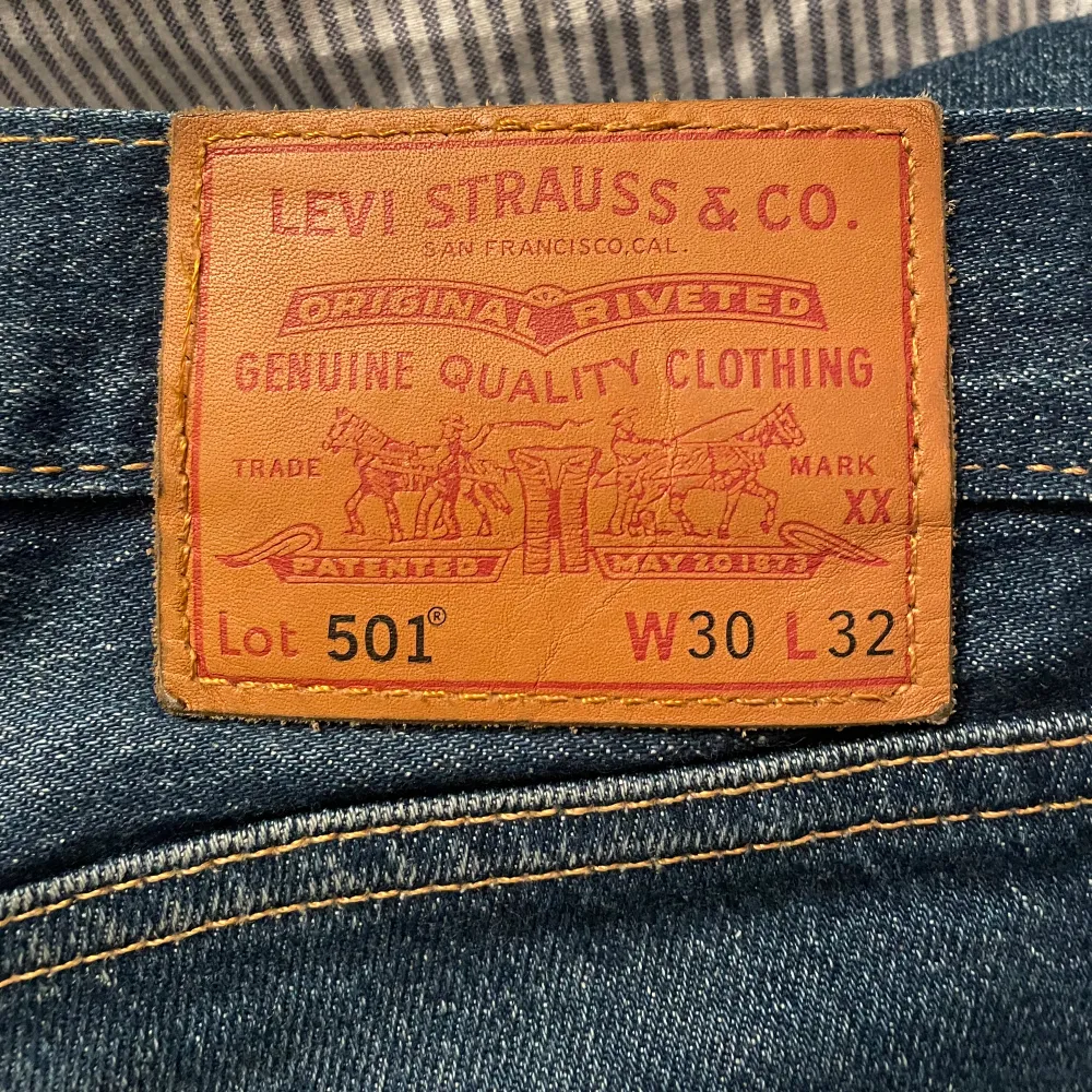 Skit snygga jeans från Levis Modell: 501 W 30 L 32 Vid snabbkaffe kan jag gå ner lite i pris. Om det är något ni undrar över så skriv. . Jeans & Byxor.