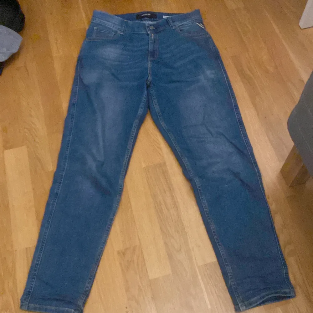 Replay jeans i 9/10 skick! Säljer pga för stora.. Jeans & Byxor.