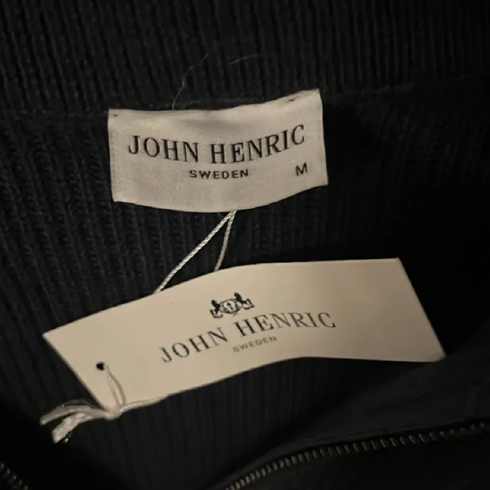 John Henric tröja i nyskick😄. Tröjor & Koftor.