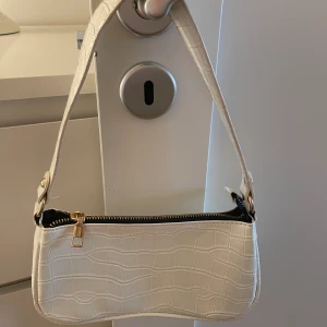 Väska - Jättefin axelväska💗skriv om du har frågor