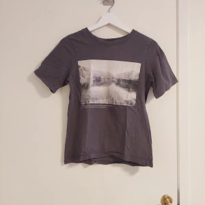 T-shirt med tryck - Använd 1 gång, inga defekter.