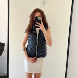 Väst - Mörkblå väst från Abercrombie