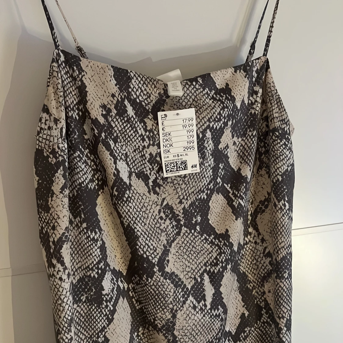 Satinklänning från HM strl S, Lappen kvar!! - 91