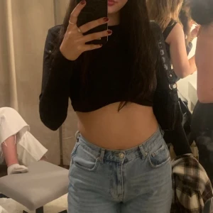 Svart topp - Superfin svart topp som är använd en gång