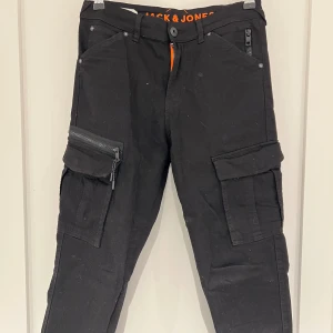 Cargo byxor - Cargobyxor Jack and Jones. Strl, W27 L30