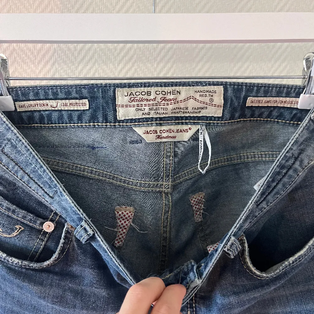 Storlek 30, passar 31-32 Fint skick inga skador på badgen eller liknande . Jeans & Byxor.