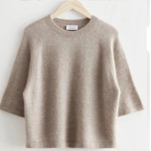 &otherstories tröja - Intressekoll på min fina &otherstories trekvartärmade tröja💖💓Den är väldigt varsamt använd och super skön på👐🏽❌Säljer INTE för under 500❌Nypris 800kr