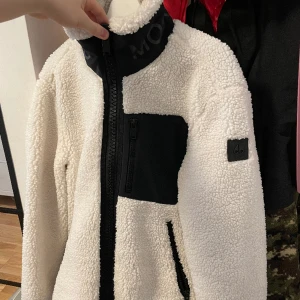 Moose knuckles jacka  - Fint skick inga skador eller liknande.