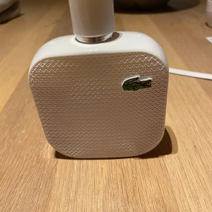 Lacoste Blanc edt parfym - Nypris ca 1500 Ca 155/175 ml kvar Gratis frakt men om du kan hämta den här så tar jag bort frakten från priset