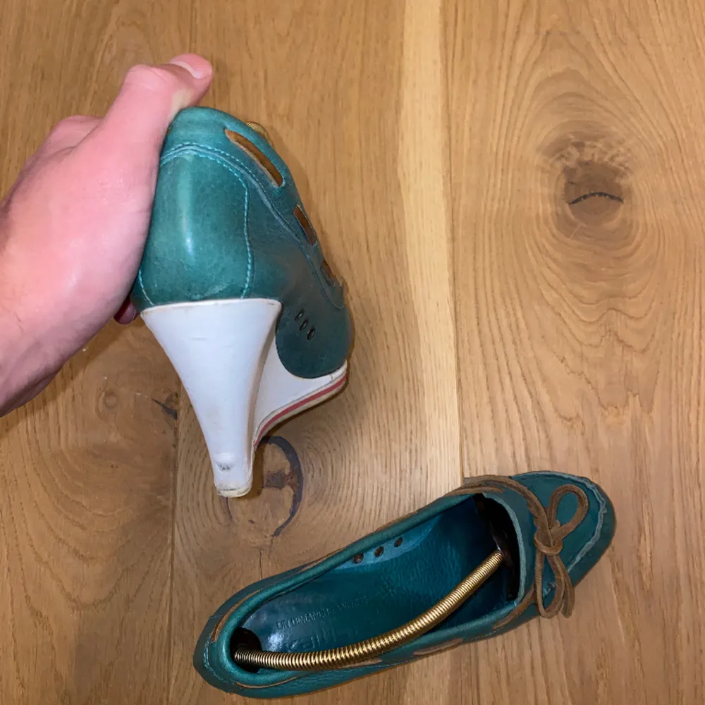 Äkta läder passar storlek 37-38 Köpta i italien skorna är i bra skick Möts upp i Stockholm  . Skor.