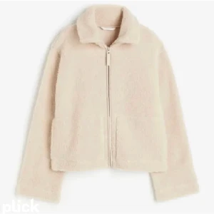 Hm Teddy jacka  - Säljer min nästan helt oanvända Teddy jacka ❤️är lite grå på insidan som säkert går att tvätta !