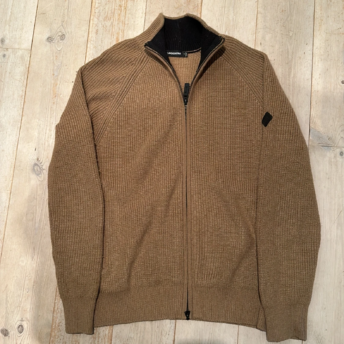 Brun stickad J.Lindeberg fullzip 
