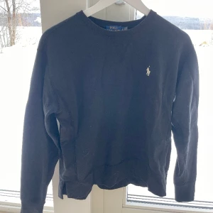 Ralph Lauren sweatshirt  - Storlek: S Väldigt fint skick!  Köparen står för frakt 