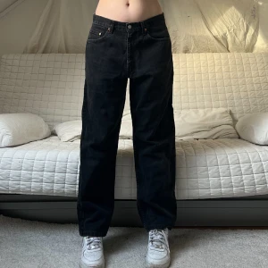 Levis 550 Jeans - Midja: 84cm✨Innerben: 75cm✨Storlek: W34L30✨Jag på bilderna är 172cm lång och brukar ha storlek 38💕