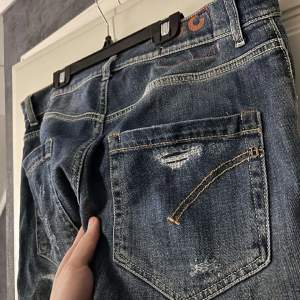Säljer nu dessa extremt snygga Dondup jeans i modellen Mius🤝😌 Använda ett fåtal gånger, skick 9/10 Ställ gärna frågor!💪🏻