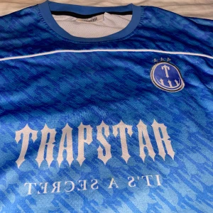Trapstar t-shirt - Använt fåtal gånger. Är lite större i storleken. Skriv för mer info.