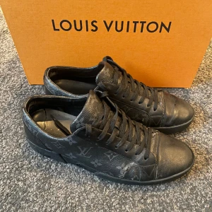 Louis Vuitton sneakers - Lv skor, Cond: se bilder Size uk 6,5 fits 41-42 Box medföljer