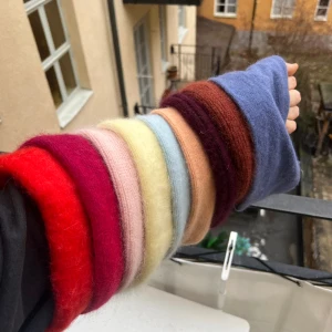 ANEW UF - Säljer pannband i angora på Instagram! @ANEWUF. Massa olika färger🩷 Köp pannband på anewuf.shop