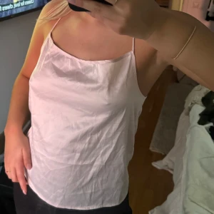 Ropp - Ljus rosa silkes topp, aldrig använd! 