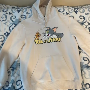 Hoodie - Come 10/10. Är i sprillans nytt skick, ingen fläck, ingen tråd har gått upp. 