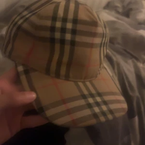Burberry keps - Burberry keps storlek M. 650kr