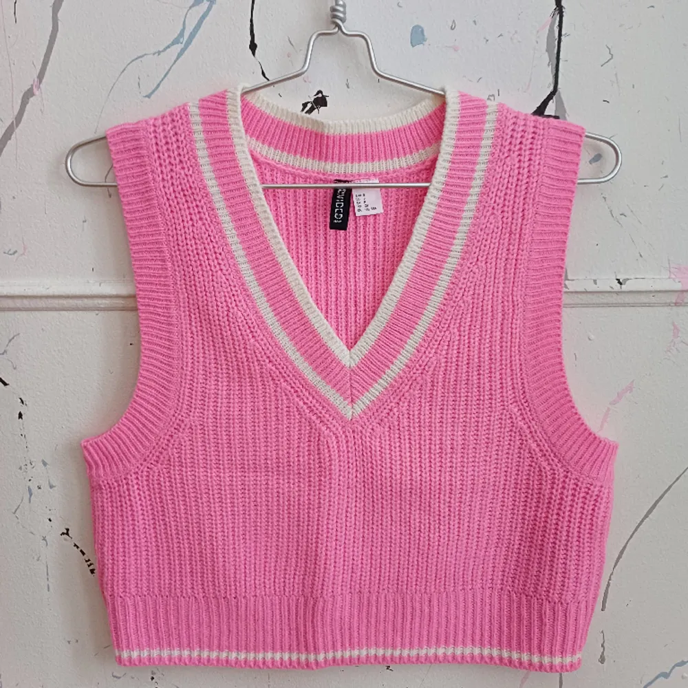 Fin rosa stickad pullover från HM. Str S (funkar för xs och m också) Ny skick! . Stickat.
