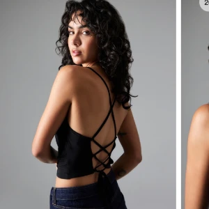 Urban outfitters topp - En superfin oanvänd urban outfitters topp som jag tyvärr måste sälja då den inte passade mig jättebra:( den har justerbara snöre men rekommenderar ändå till typ B kupa och uppåt!! Nypris 400kr Dm för fler bilder eller frågor<3