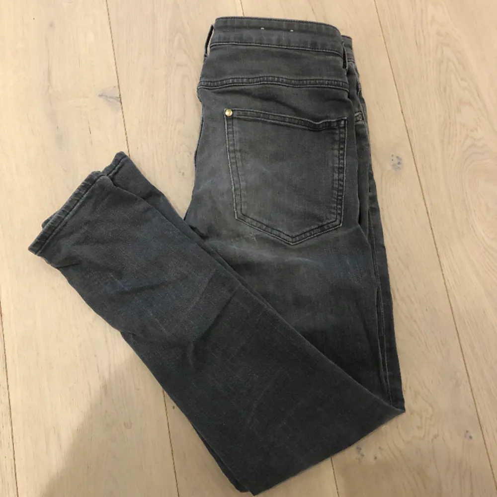 Riktigt Snygga Gråa jeans | storlek 31/32  | frågor eller fler bilder så är det bara att skriva. Jeans & Byxor.