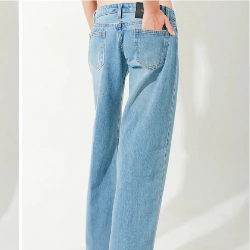 Så snygga low waist jeans som inte kommer till användnin pågrufnav att det ör försmå.❤️ Köpt för totalt 1150 med tull och allt❤️❤️kan diskutera pris. Kan diskutera priset❤️❤️. Jeans & Byxor.