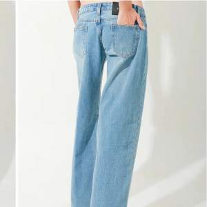 Så snygga low waist jeans som inte kommer till användnin pågrufnav att det ör försmå.❤️ Köpt för totalt 1150 med tull och allt❤️❤️kan diskutera pris. Kan diskutera priset❤️❤️