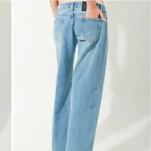 Så snygga low waist jeans som inte kommer till användnin pågrufnav att det ör försmå.❤️ Köpt för totalt 1150 med tull och allt❤️❤️kan diskutera pris. Kan diskutera priset❤️❤️