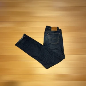 Levis Jeans  - Levis Jeans modell 514, nypris 1200, mitt pris 229 kr, gjort egna rips längst ner därav pris!