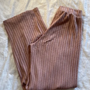 Ribbade byxor - Raka i modellen, använda 