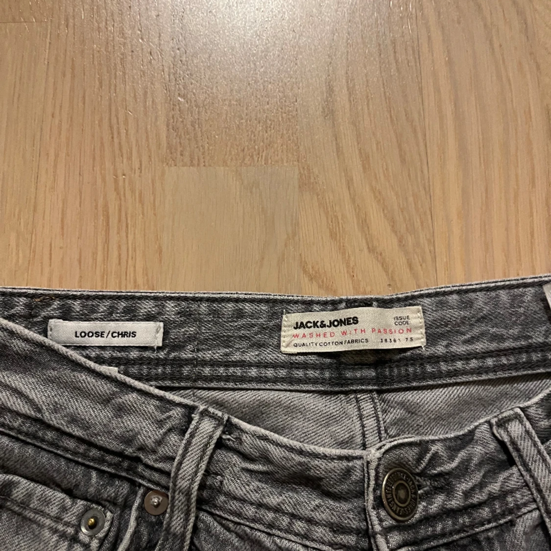 Ljus grå jack and jones jeans  - 91