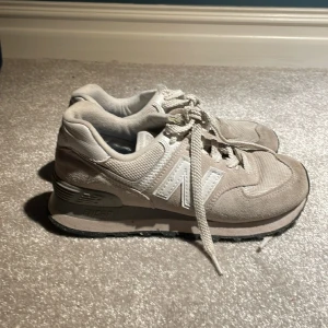 New Balance 574 - Säljer mina New Balance i storlek 37, väldigt bra skick, nypris ca 1000 kr