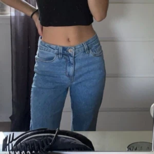 Jeans  - Ett par jeans ifrån märket ”Kaffe” i storlek 36. Nästintill helt nya då jag använt de endast en gång! Ett para raka jeans som är väldigt snygga, säljer dessa eftersom de är för stora för mig😙