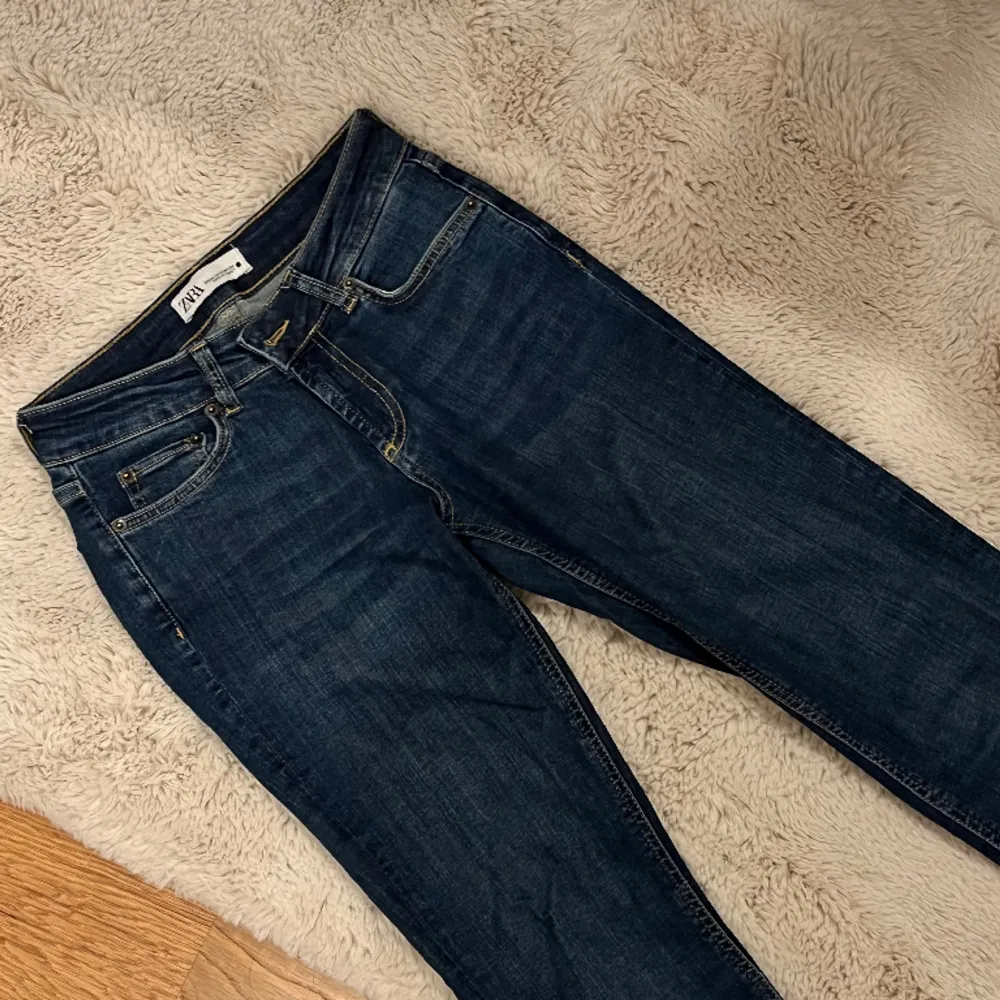 Sååå snygga och stretchiga boocut jeans från zara! Sitter som en smäck verkligen!😍. Jeans & Byxor.