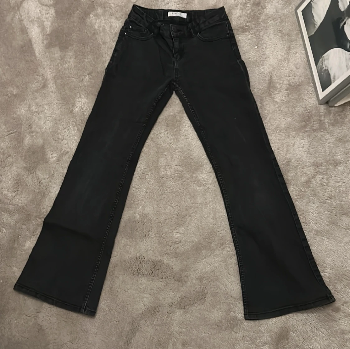 Svarta bootcut jeans
