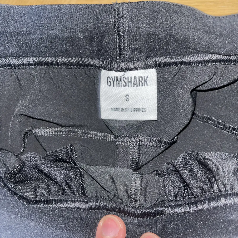 Gymshark träningsbyxor i storlek S med zip fickor. Jeans & Byxor.