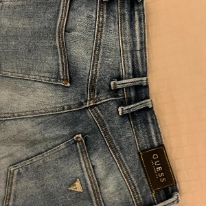 Guess byxor - Äkta Guess byxor, väldigt fina och är i bra skick 