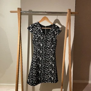 Zara dress - Interesting details on this black and white, sophisticated dress. Suitable for dinners, work event, etc 