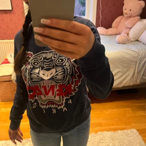 Kenzo tröja  - Säljer nu min så snygga och knappt använda kenzo tröja den är äkta 💓