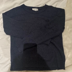 Stickad tröja  - Söt stickad tröja från vila som inte kommer till användning 