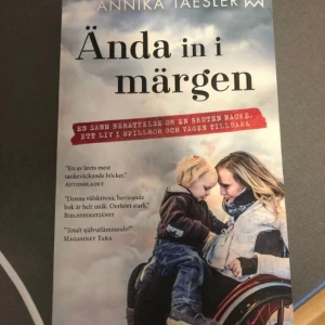 En bok - Det enda som är är att det blivit några märken på framsidan av boken som förmodligen syns på bilderna