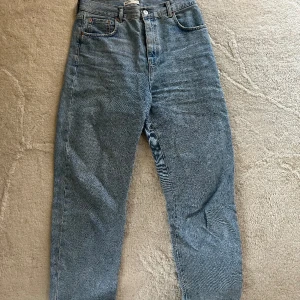 Baggy jeans - Jeans från Gina tricot i storlek 42