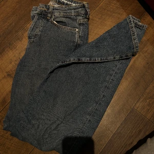 Jeans - Jättefina jeans från BikBok, lite osäker på storleken men passar mig som har 34, använda 1 gång
