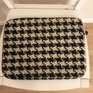 Datorfodral - Säljer mitt superfina datorfodral💖🥰😊Är i normal storlek så tillexempel en Macbook eller din skoldator passar perfekt i det🤩